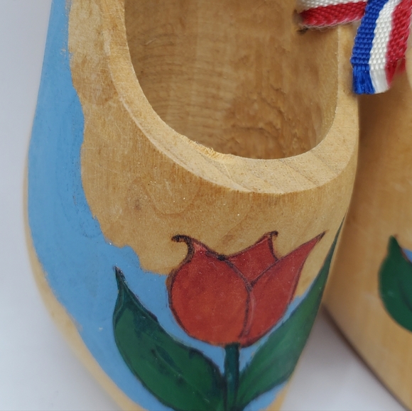 Vintage 1994 Dutch Wooden Shoes Mini Clogs Holland Carved Hand Painted Tulip 5" - Picture 4 of 10